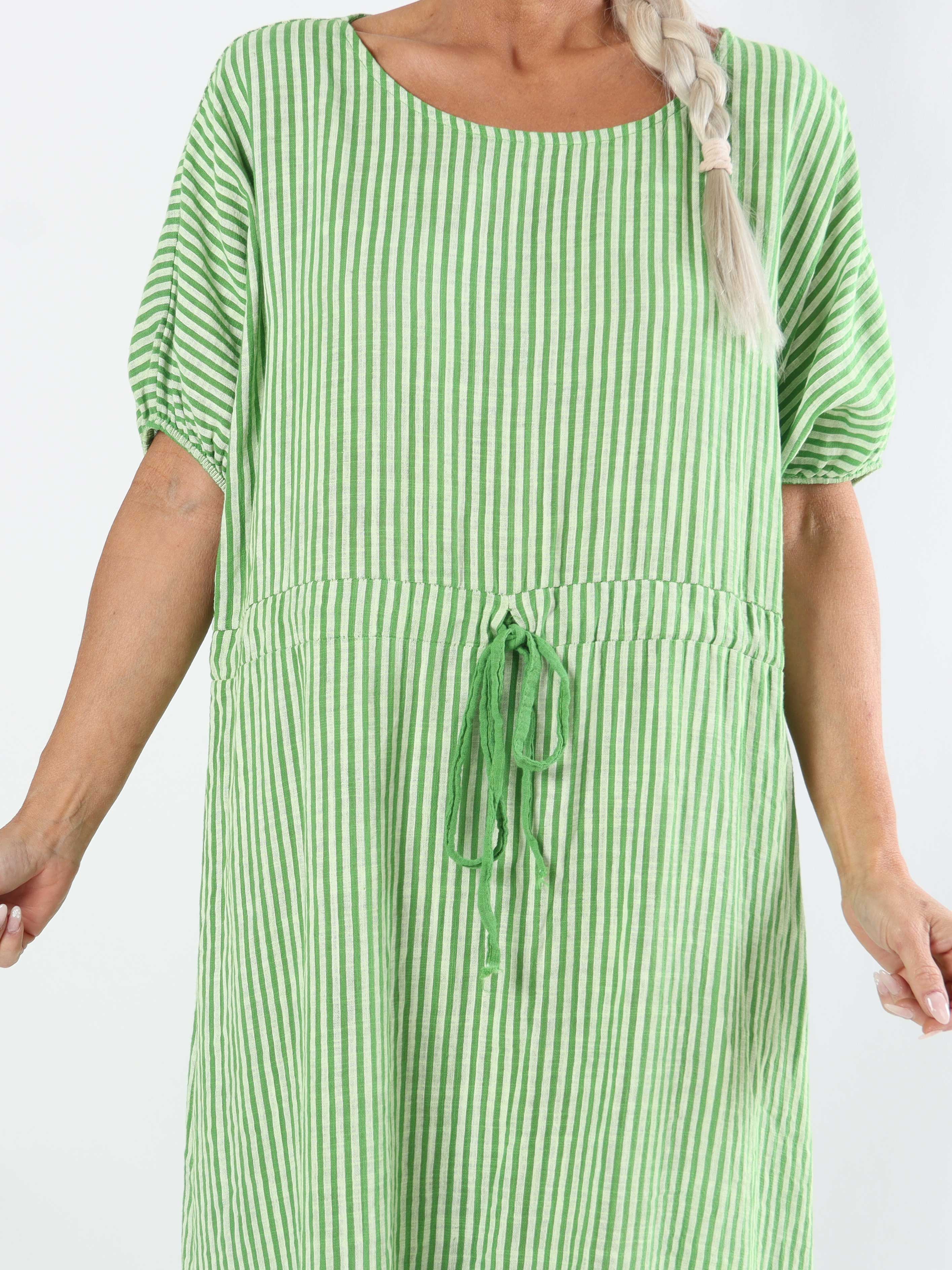 Ellie - Lång klänning i plusstorlek med ränder och knytband